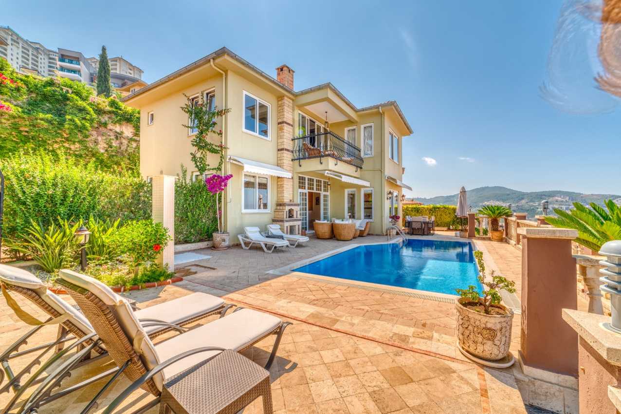Alanya/Kargıcak'ta Lüks Eşyalı Satılık 3+1 Villa
